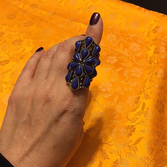 Woman’s ring - Picture 2 of 2